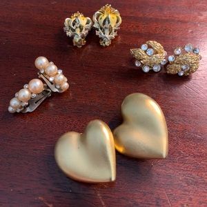Lot of 4 gold earrings